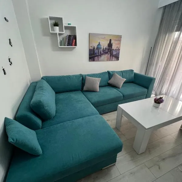 Serres city center modern apartment (Monika), hotel v destinaci Serres