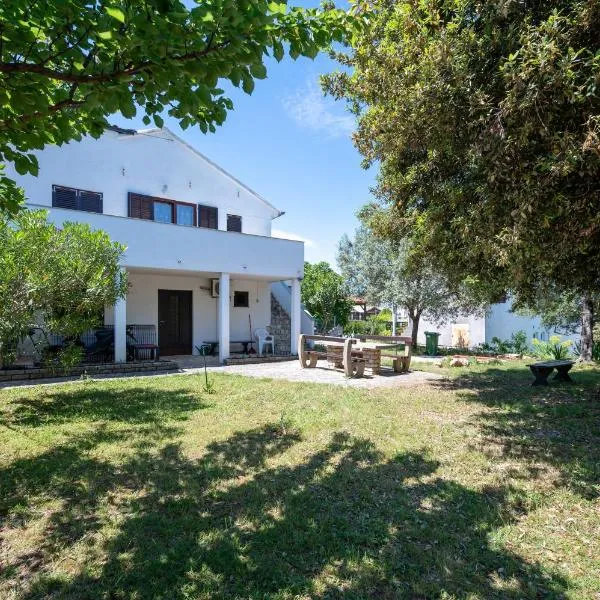 Apartments with parking space Zdrelac, Pasman - 8514, hotel in Ždrelac