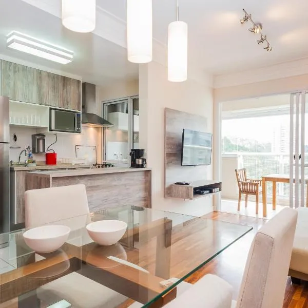 IN4 - Novo Bhaus Morumbi - Shopping Jardim Sul - 50m2 - Linda vista 19o andar - Vaga de Garagem - Acomoda 2 adultos e 1 criança, hotel in São Paulo