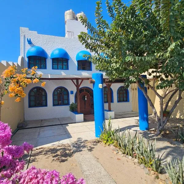 Zihua 6bed 3bath Home for 12 with Direct Access to Beach, hotel en Zihuatanejo