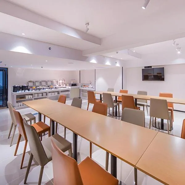 City Comfort Inn Wuzhou Sanqi City Rose Lake Park, hotel v destinaci Wuzhou