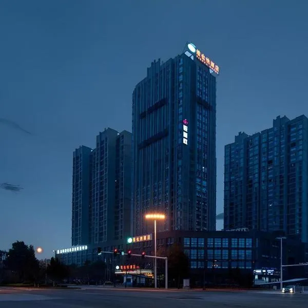 Vienna Hotel Yueyang East Station, хотел в Pengjia
