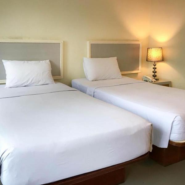J Two S Pratunam Hotel, Бангкок