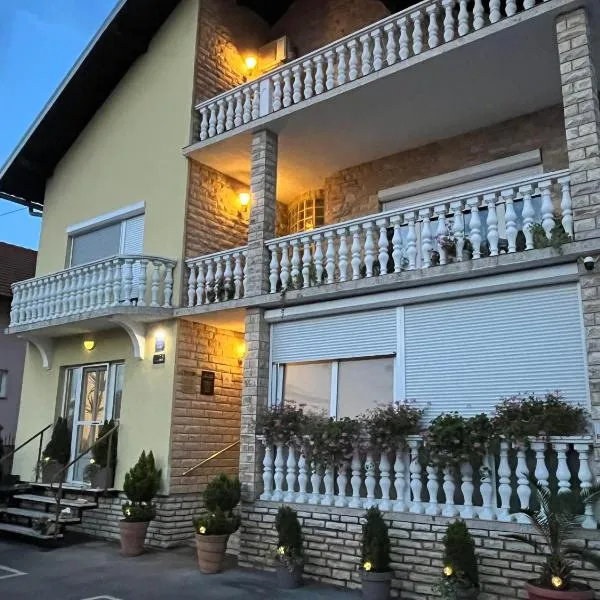 LuxRooms - rooms with private jacuzzi，位于别洛瓦尔的酒店