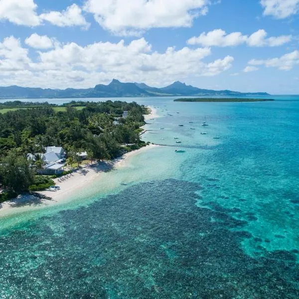 Astroea Beach Hotel, hotel in Blue Bay