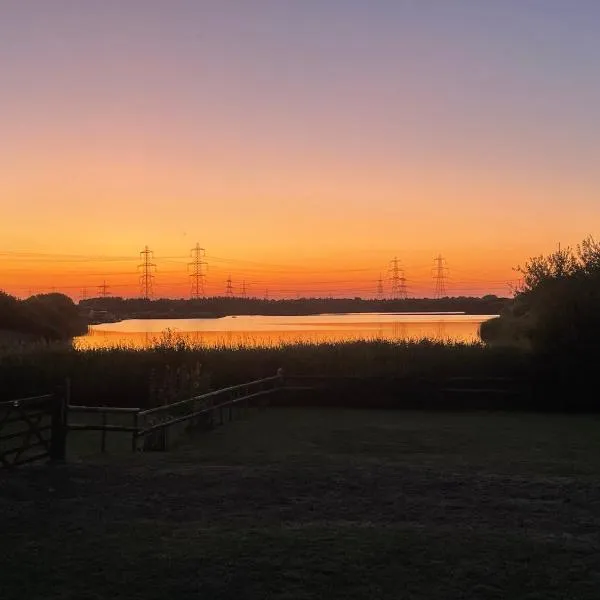 Lake View Suite, Romney Marsh, Hotel in Lydd