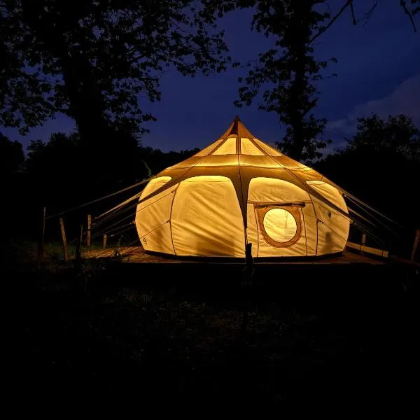 Nuit astrale en pleine nature, hotel in Solignac