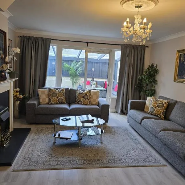 Dreams and Homes -entire home, ξενοδοχείο σε Hartstown