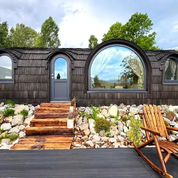 Friday Inn Igloo - Intimitate, Jacuzzi, Natura, Priveliste & Iaz - Escapadă romantică premium la o oră de Bucuresti - Eco Friendly Micro-Resort, Hotel in Comarnic