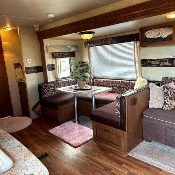 Gilligan's Island Fishing Jetski Shipwreck Oasis, хотел в Булхед Сити