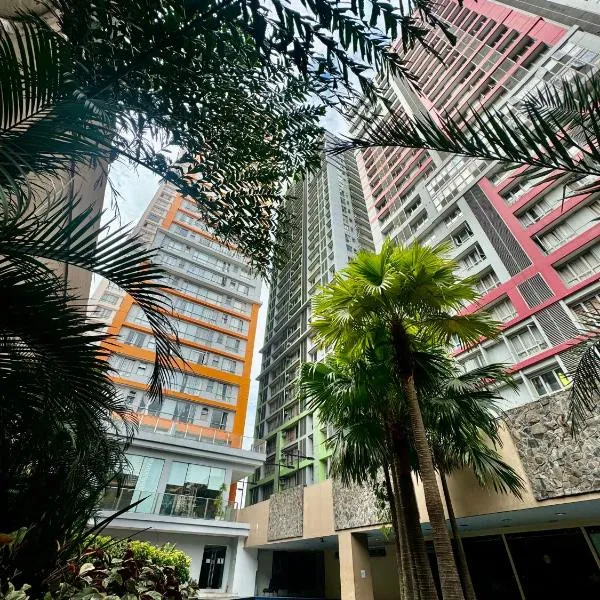 Mi Casa - Cozy Studio with FREE access to Fitness Centre, swimming pool and stunning City View located near the CBD of Ortigas, Makati, BGC, hotel in Manila