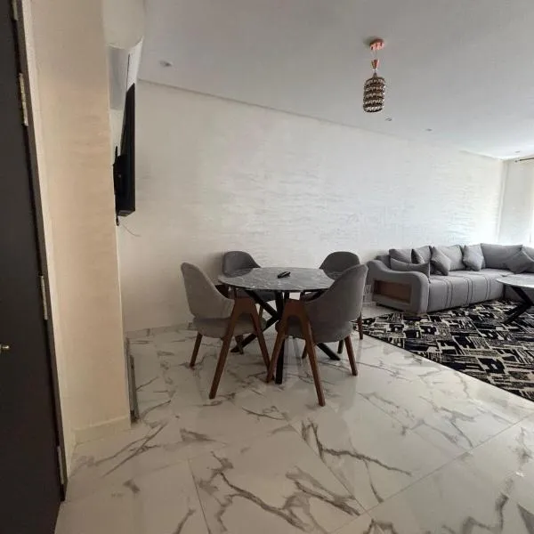 Nice apartment in Marrakesh, hotel i Marrakech