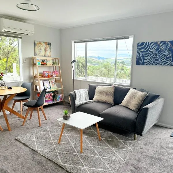 Renovated Entire 2BR Flat, Comfort, Scenic Views, Free Parking & 10 min to Ferry, hotel in Wellington