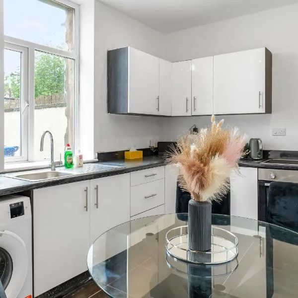 Unique 3 Bedrooms, 3 Ensuite, FREE WiFi, Private Parking, hôtel à Tottington