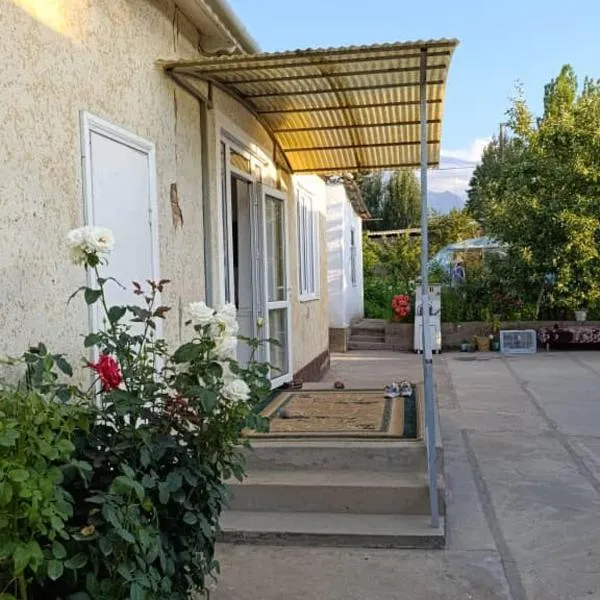 Eco house, hotel in Bokonbayevo