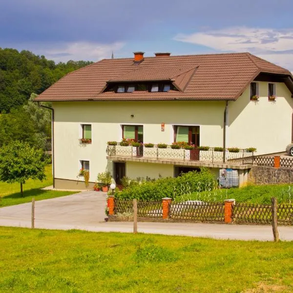 Tourist farm Mraz, hotel in Podčetrtek
