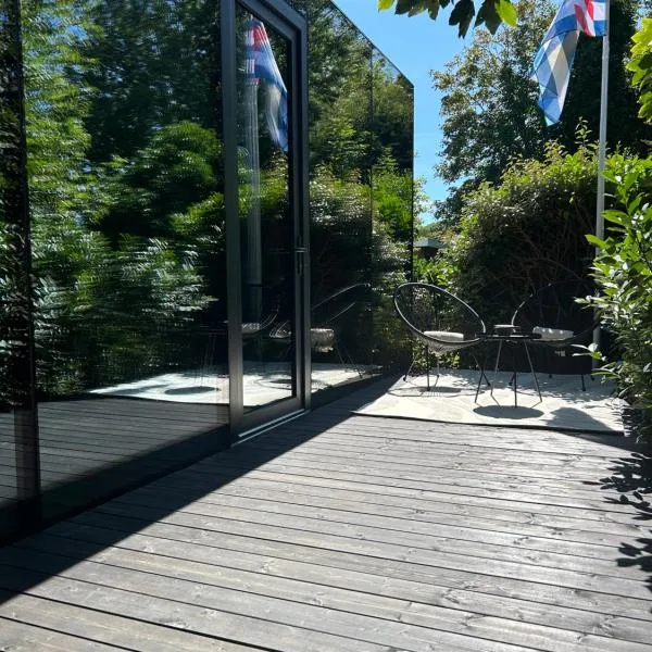 Spiegelhuisje aan zee, hotel v destinaci Burgh Haamstede
