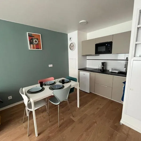 PERLE HDG Tout Confort, hotel v destinaci La Courneuve