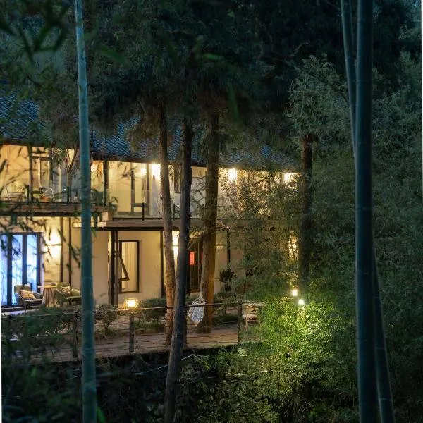 July Bamboo Hostel, hotel v destinaci Deqing