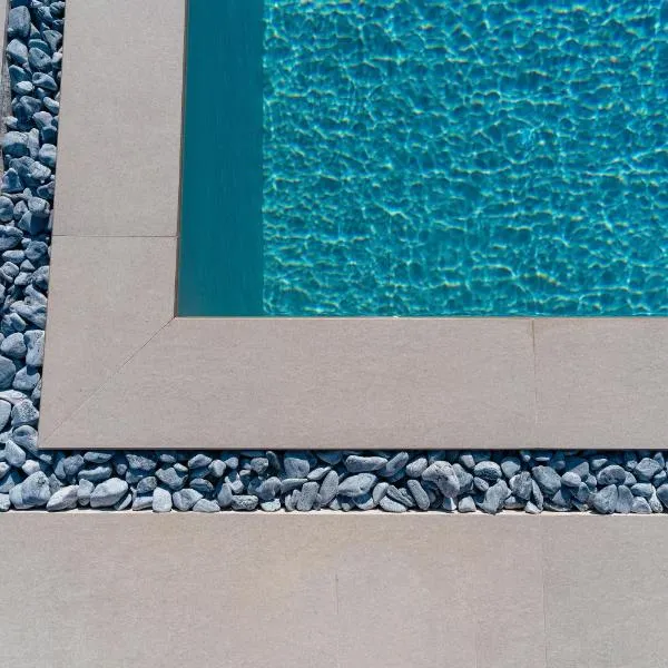 Ollenia's Harmony Luxury Apartments, hotel v destinaci Dhervénion