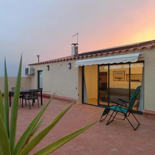 Rooftop Apt XL Terrace Views and Bike Garage, hotel in Palau-Saverdera