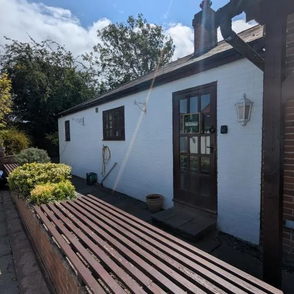 Breidden Annexe, hotel in Four Crosses