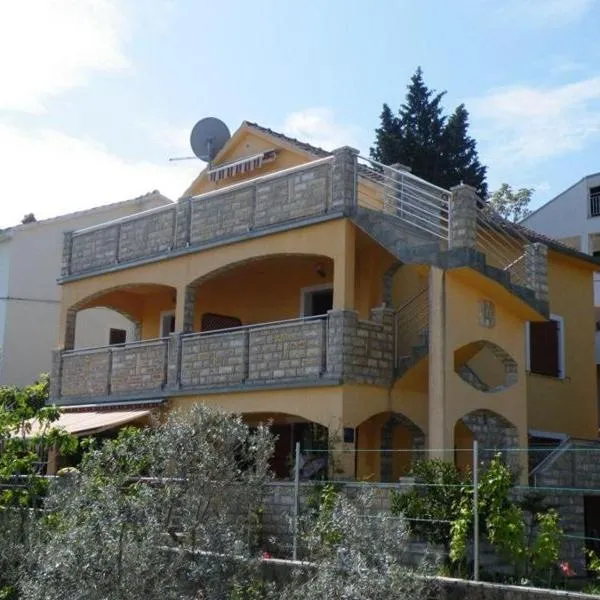 Apartmani Štulec, отель в городе Преко