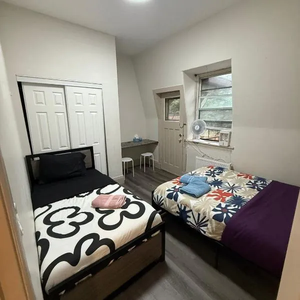 Queen Street AC SUITE-Free Wifi& Self Checkin, hotel in Toronto