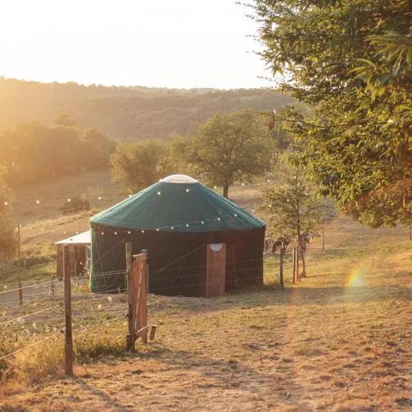 Yourte au coeur des chevaux, hotel v destinaci Saint-Mesmin