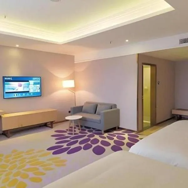 PAI Hotel·Huazhou Bus Terminal, Hotel in Dongshan