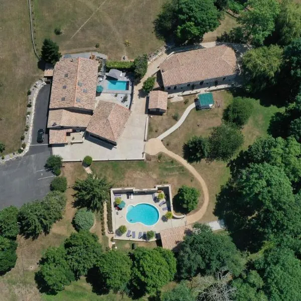 Domaine de Brise Bois - Chambres & Gîtes, hotel v destinaci Rouzède