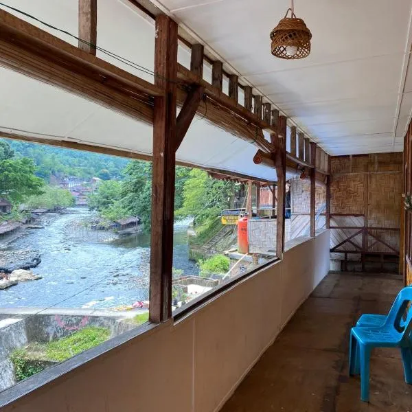 Thousands of Bottles - Hostel and Trekking, hotel in Bukit Lawang