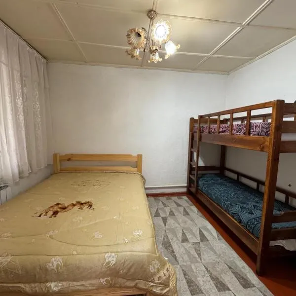 Дом на скале, hotel u gradu Naryn