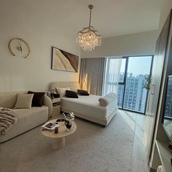 Luxury Studio Burj Khalifa View، فندق في دبي