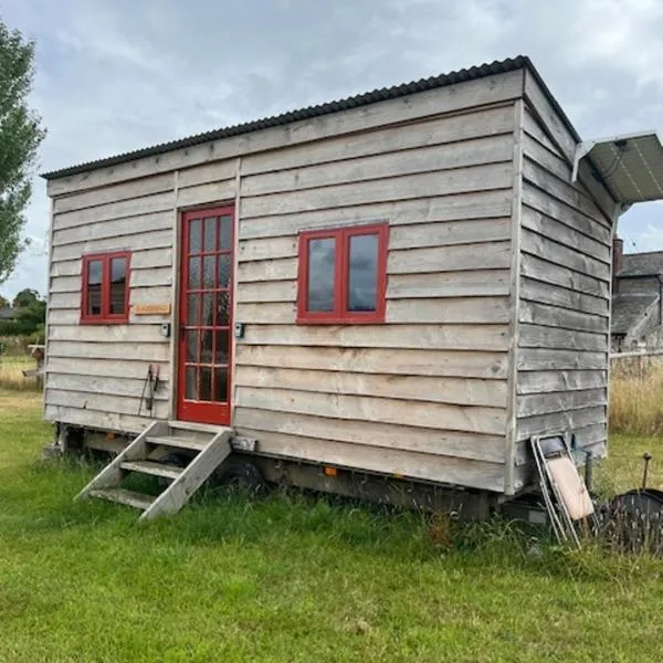 Black Bridge Cabin, hotel in Lyonshall