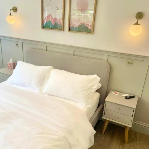 The Cabin at Number 12, hotel v destinaci Exeter