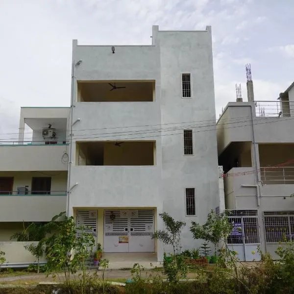 Sivan Paadham Nilayam Guest House, hotel v destinaci Tiruvannamalai