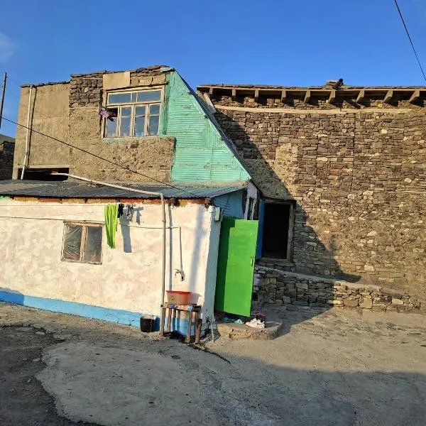 Bazarduzu Kebir in Khinalig, hotel in Quba