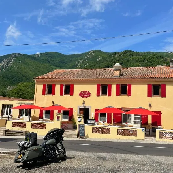 Auberge les plantades, hotel v destinácii Laviolle