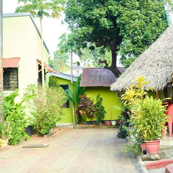L&J Modern Backpackers Kinondoni, hotel in Dar es Salaam