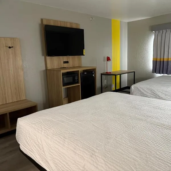 Super 8 by Wyndham Richfield Cleveland, hotel in Richfield