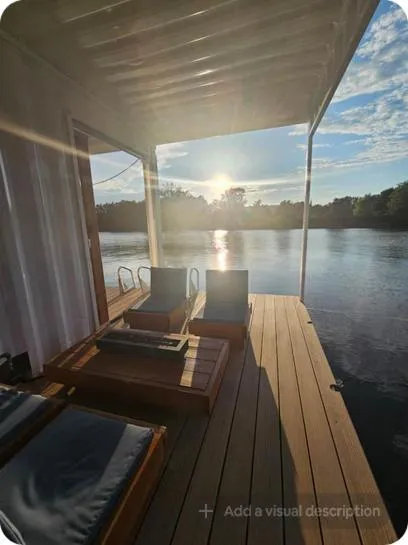 Flotel Montebello, hotel v destinaci Montebello