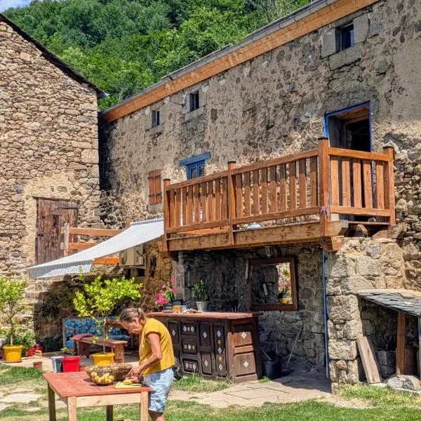 Le Mas Franc, hotel in Enveitg