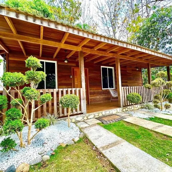 Beautiful Wooden Cabin W AC, hotel v destinácii Santa Ana