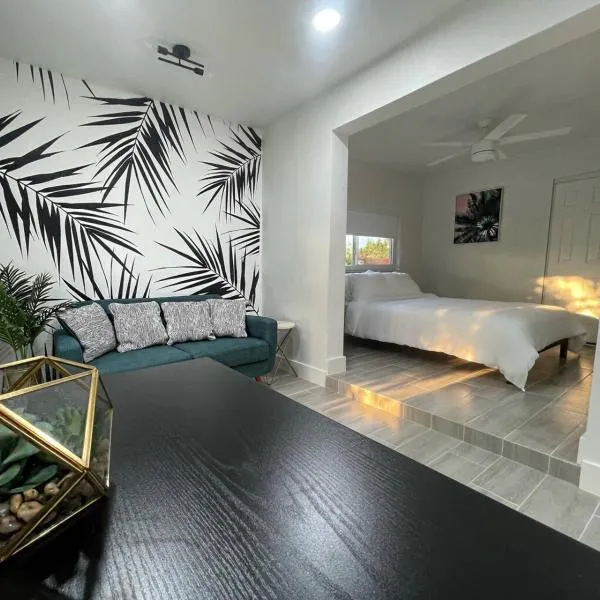 The Vice City Suite - Private stay with Free Parking in the Heart of Miami, hotel in Miami