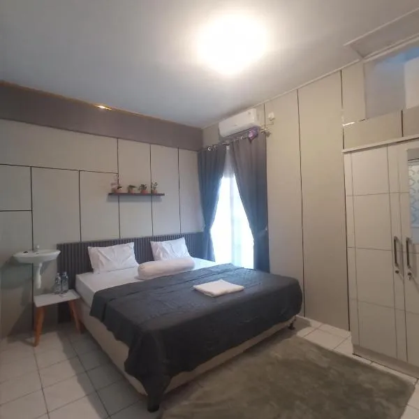 Homestay Edelyne Belitung, hotelli kohteessa Sijuk