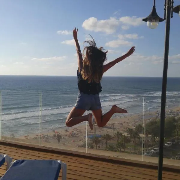 Penthouse Apartment On The Beach, hotel in Bat Yam