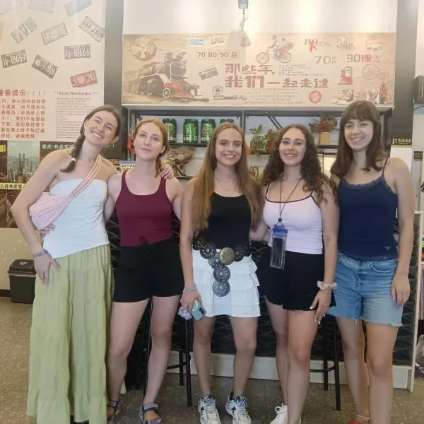 Riverside International Youth Hostel阅江老院青年旅舍, hotel in Chongqing