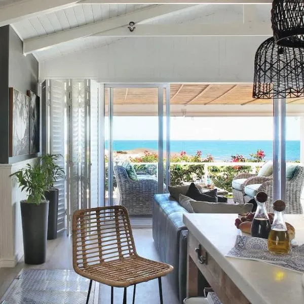 Beachfront Bungalow with Private Pool in Camps Bay, Hotel in Kapstadt