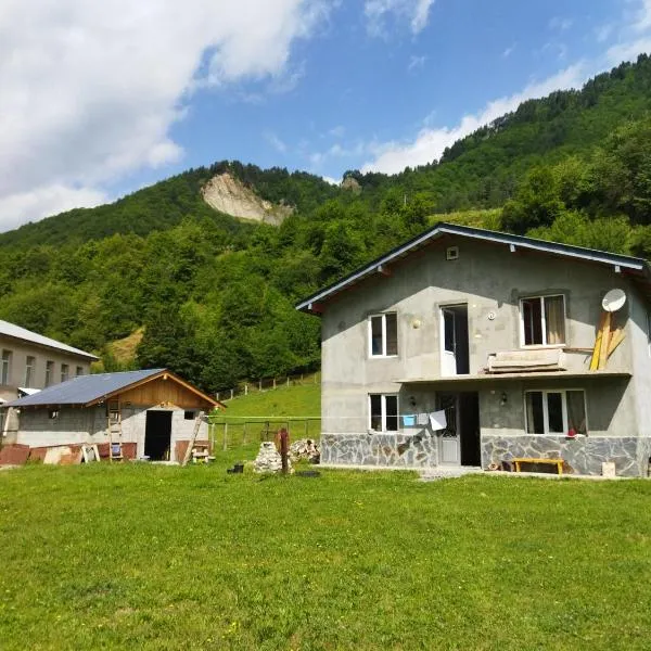 Beso's,位于梅斯蒂亚的酒店